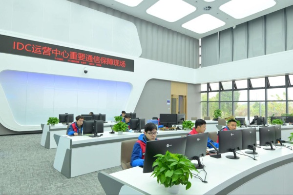 云网融合监控大厅重要通信保障现场。 重庆电信供图